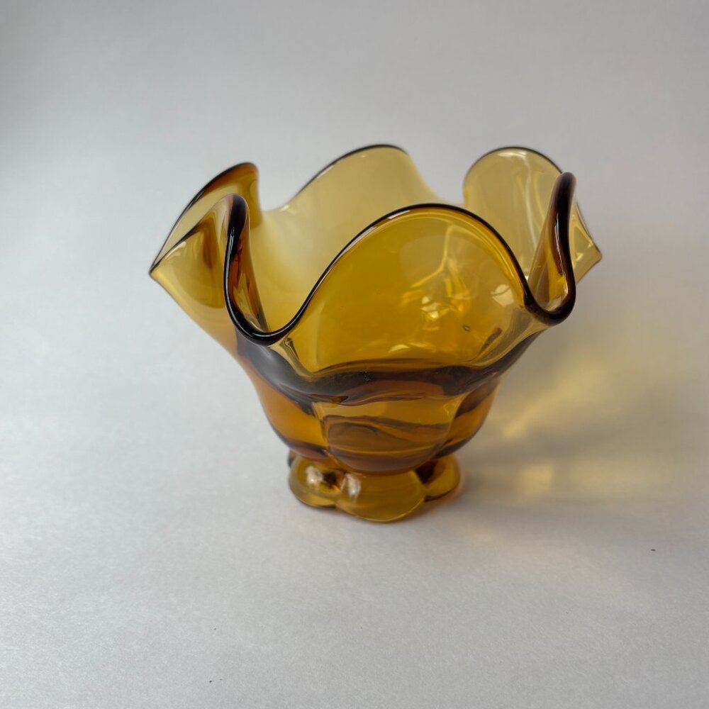 Vintage L.E. Smith Amber Glass Candy Dish with Wavy Sides - Picture 2 of 6